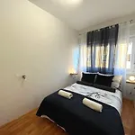 Spacious 3bdr App In Center 