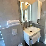 Spacious 3bdr App In Center 