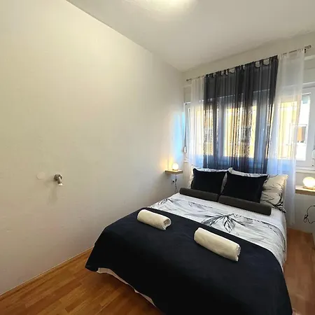 Spacious 3bdr App In Center 