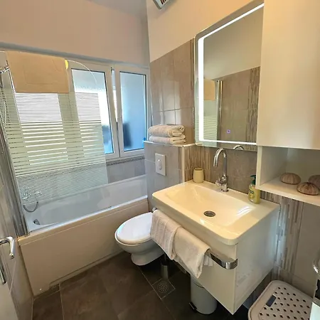 Daire Spacious 3bdr App In Center 