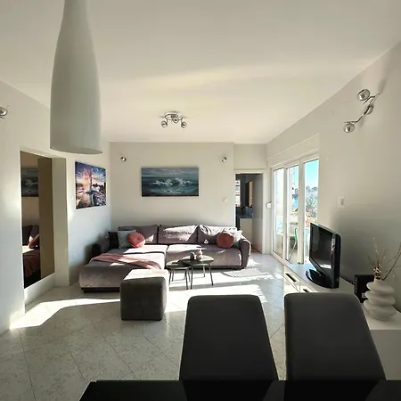Apartment Spacious 3bdr App In Center 
