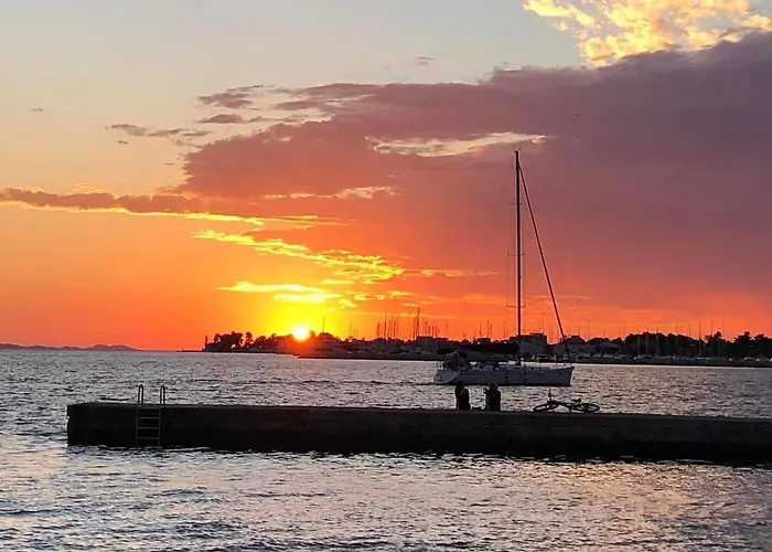 Spacious 3bdr App In Center 